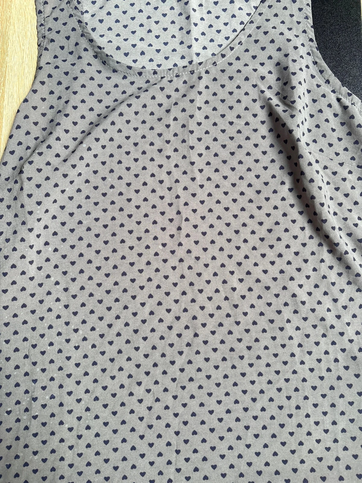 Top ligero con estampado de corazones talla S – photo 2